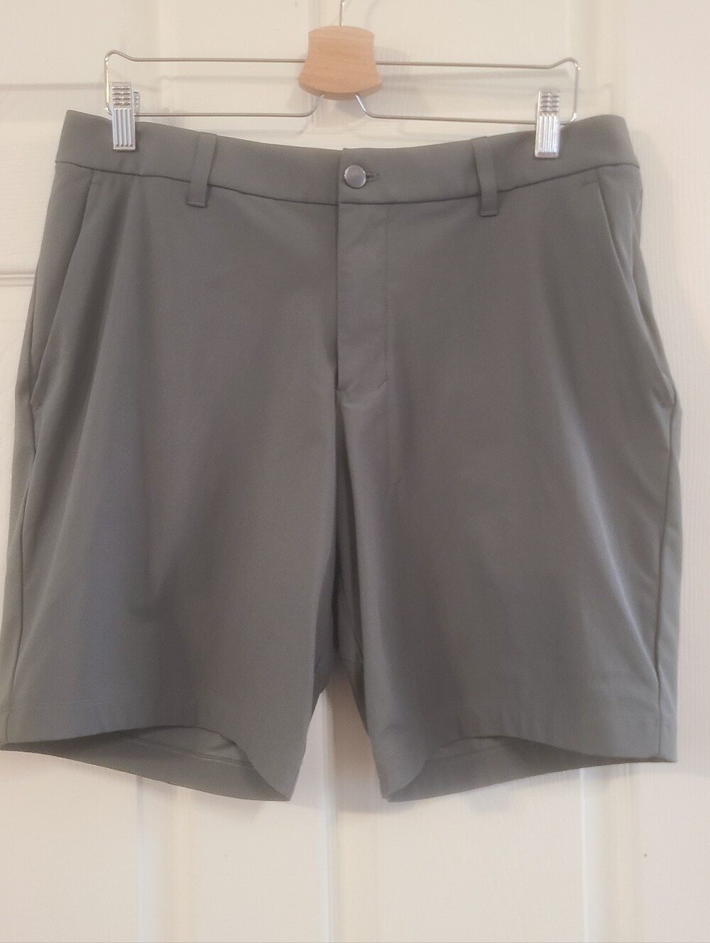 lululemon athletica Men's Flat-Front Shorts — Gray-green
